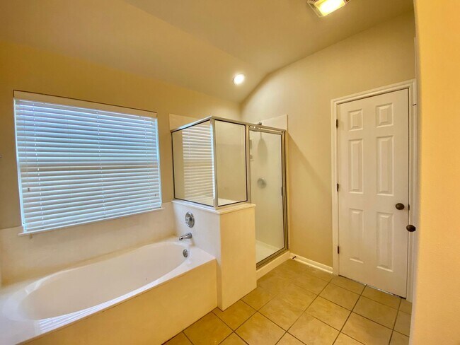 Building Photo - 20412 Farm Pond Ln