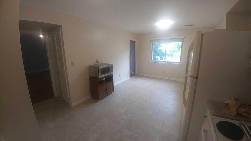 Kitchen - 1722 Donlee Dr