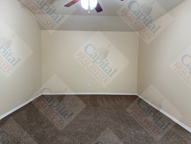 Building Photo - 9604 Ella Ln