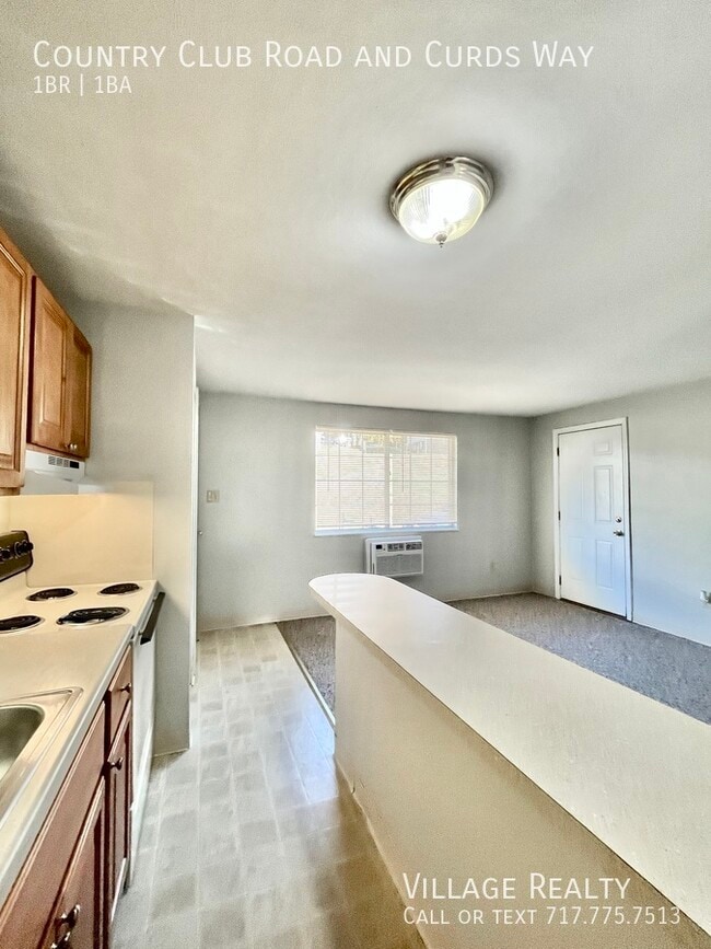 Building Photo - 671 Country Club Rd