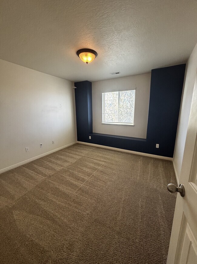 Building Photo - 2431 Ox Yoke Dr