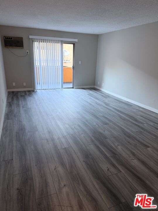 Building Photo - 4550 Overland Ave