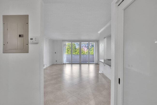 Building Photo - 740 S Federal Hwy