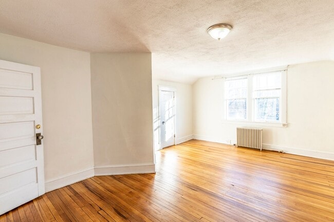 Building Photo - 213 Todd Ave