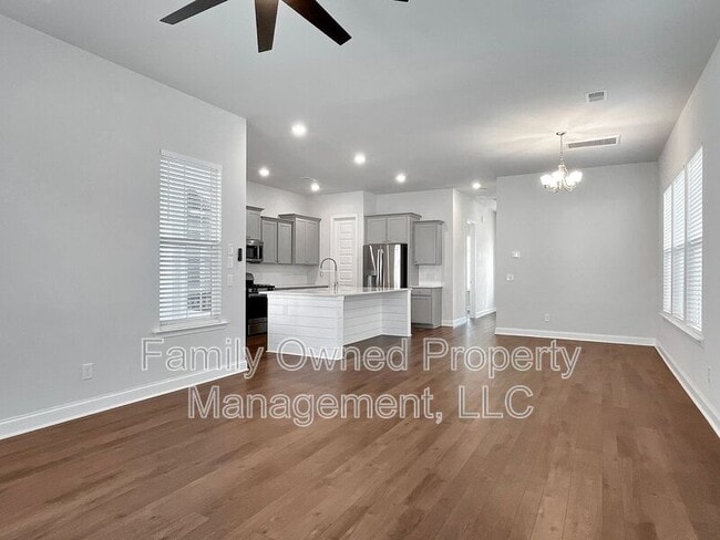 Building Photo - 420 W Respite Ln
