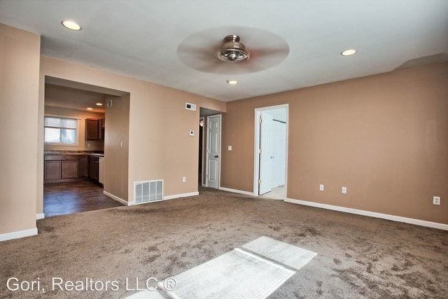 Building Photo - 1514 Schiller Ave