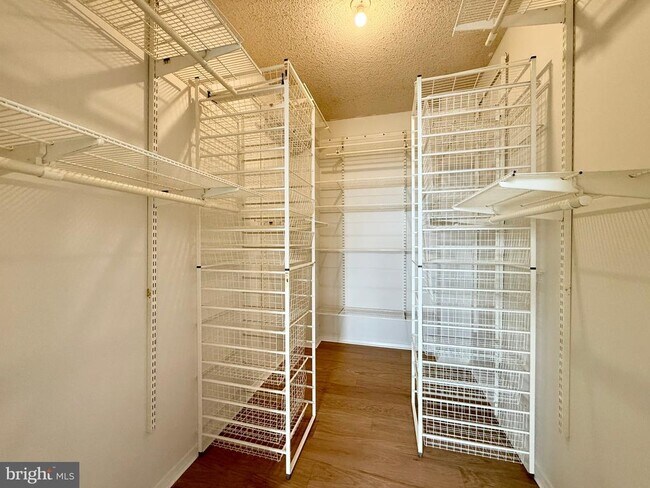 Building Photo - 4141 Henderson Rd