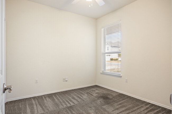 Building Photo - 805 Sandhill Branch Dr