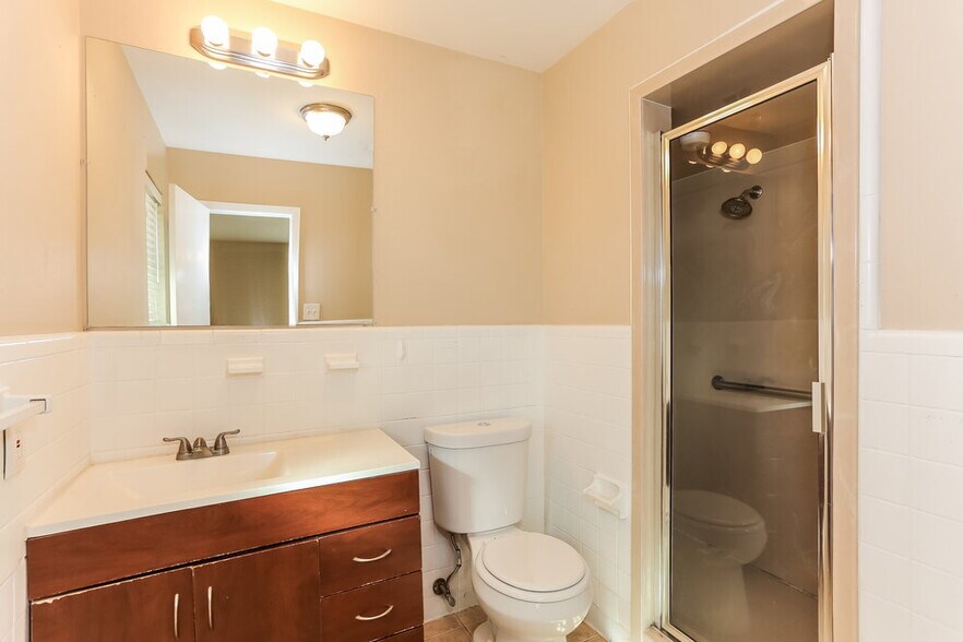 Building Photo - 6420 Valley Ridge Dr