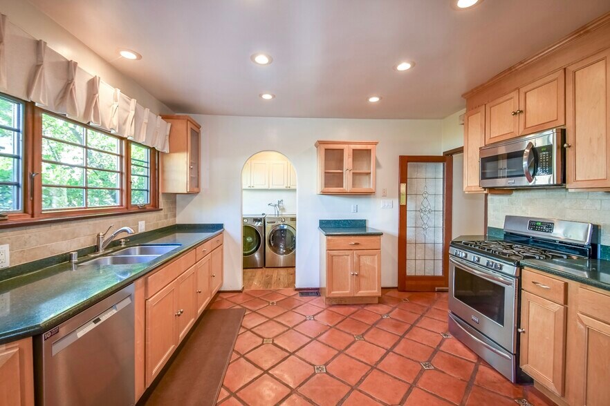 Building Photo - 2814 Fleur Dr