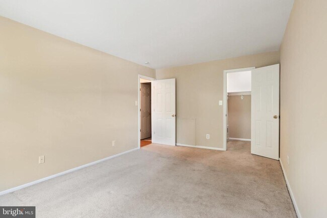 Building Photo - 3308 Woodburn Village Dr