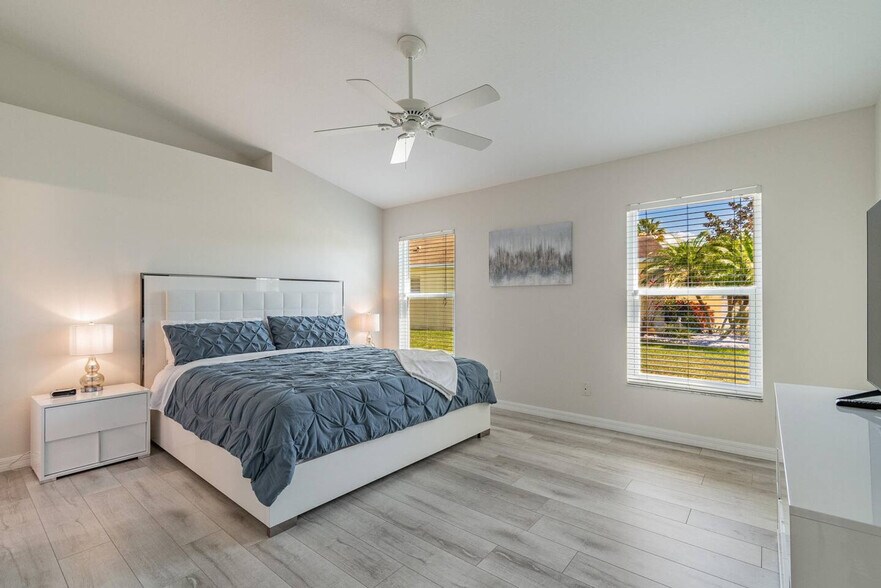 Building Photo - 4477 Sanibel Way