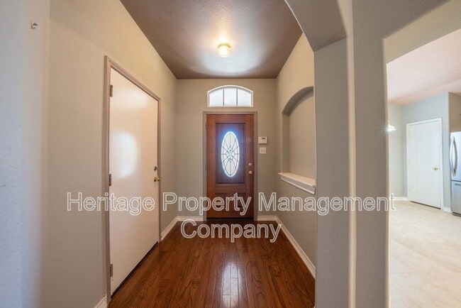 Building Photo - 1435 Bluff Forest