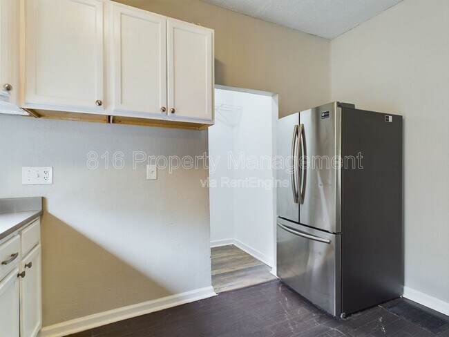 Building Photo - 5218 Highland Ave