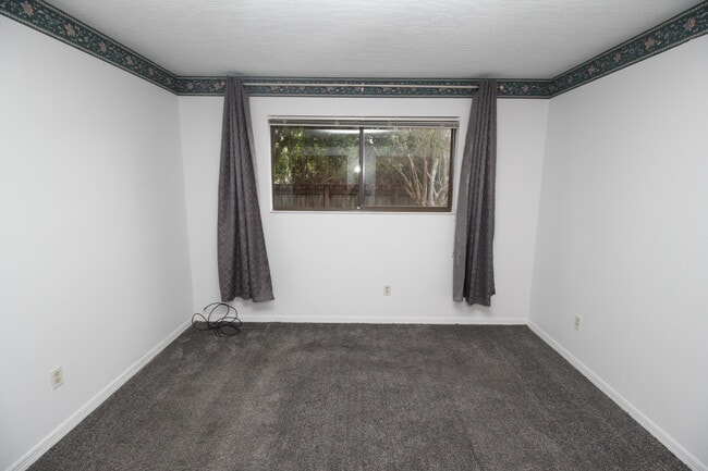 Building Photo - 652 Casa Grande Dr