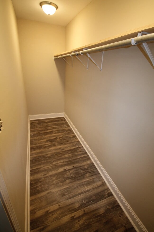 Building Photo - 27 E Duncan St