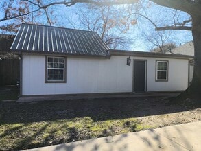 Building Photo - 512 Irby Ln