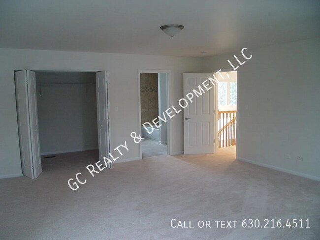 Building Photo - ***FULLY UPDATED HOFFMAN ESTATES HOME / BI...