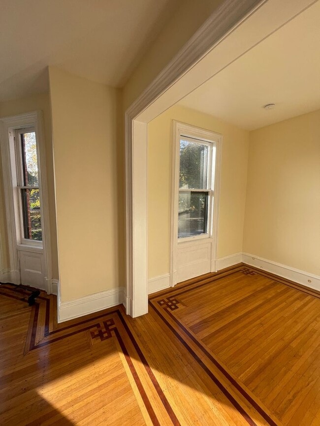 Building Photo - 4 Bedroom 2 Bathroom House with Stunning Hudson River Views