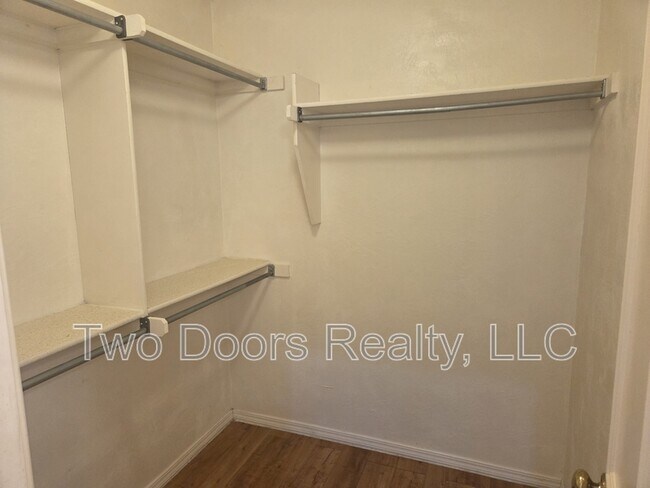 Building Photo - 13820 Oakmond Rd