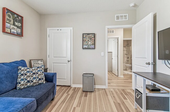 Building Photo - 1398 Crescent Hoop Wy