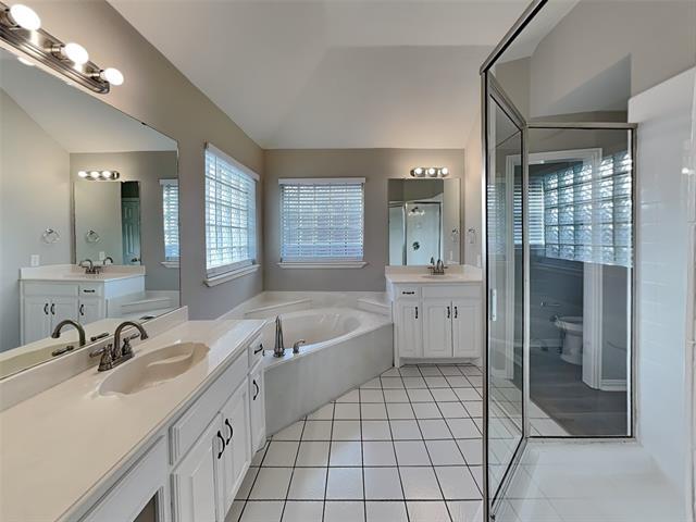 Building Photo - 709 W Park Dr