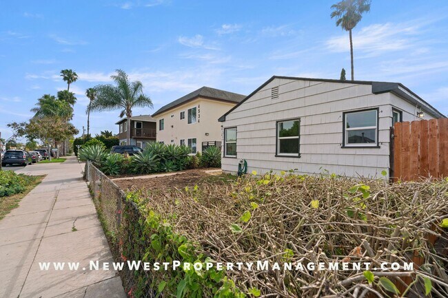 Building Photo - Recently Renovated University Heights 2 Bed 1 Bath with 2 off-street parking spaces! Pet OK!