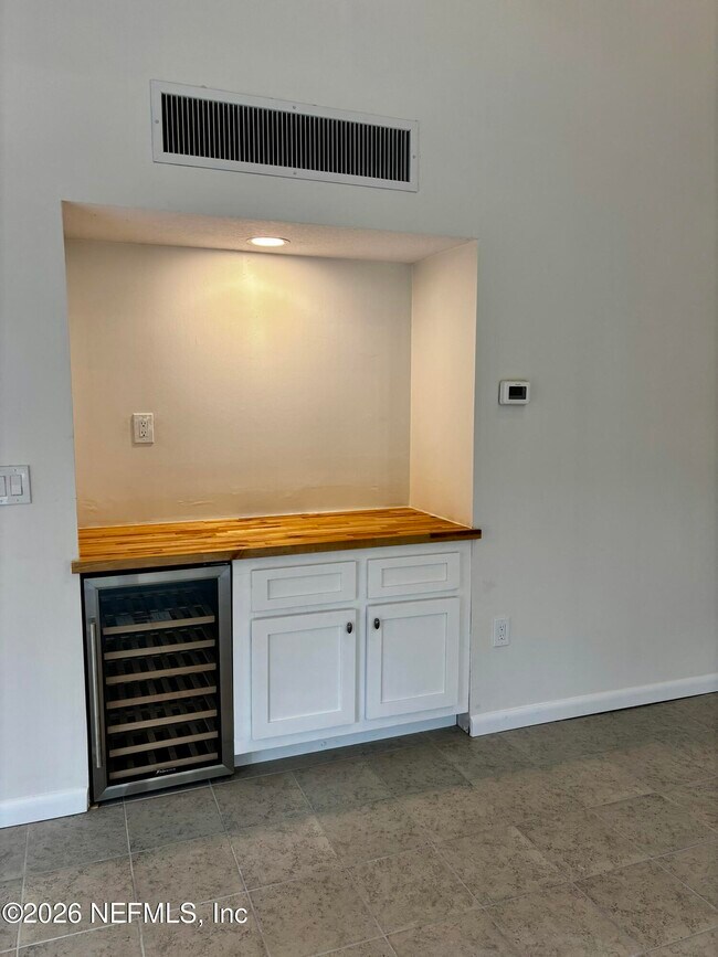 Building Photo - 9787 Sawgrass Dr E