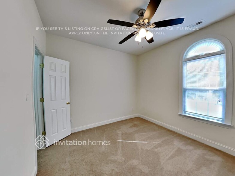 Building Photo - 127 Alfara Ln