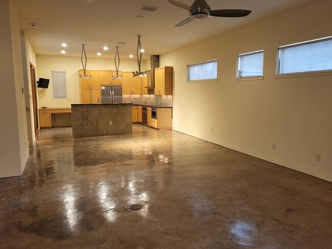 Building Photo - Contemporary Home in Woodlawn Terrace