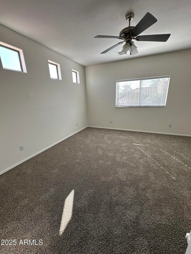 Building Photo - 1015 S Val Vista Dr