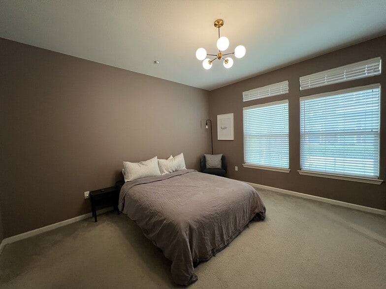 Spacious master bedroom - 837 Font Ter