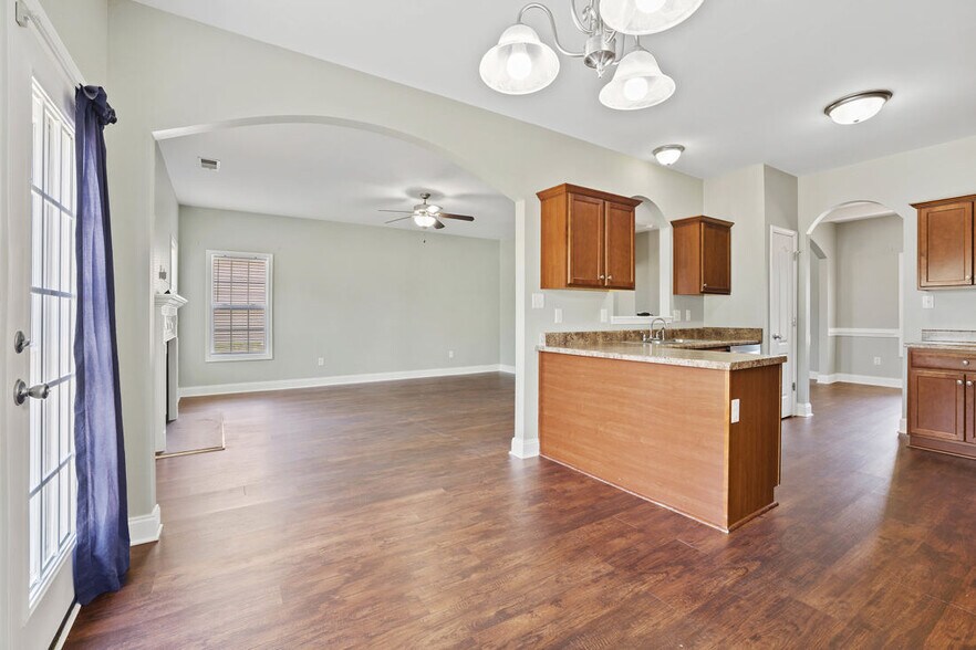Building Photo - 121 Feathers Ln