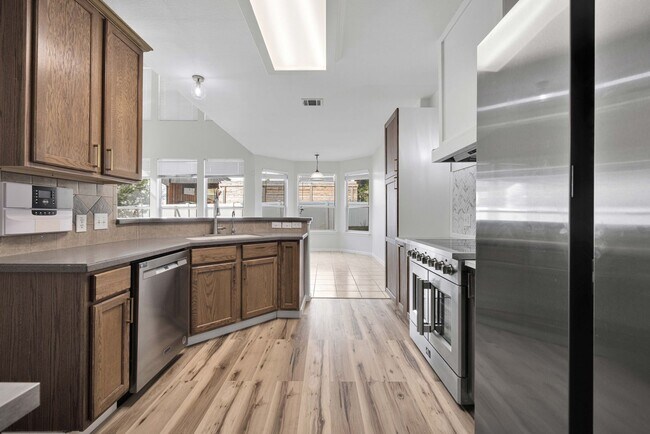 Building Photo - 136 Brook Shire
