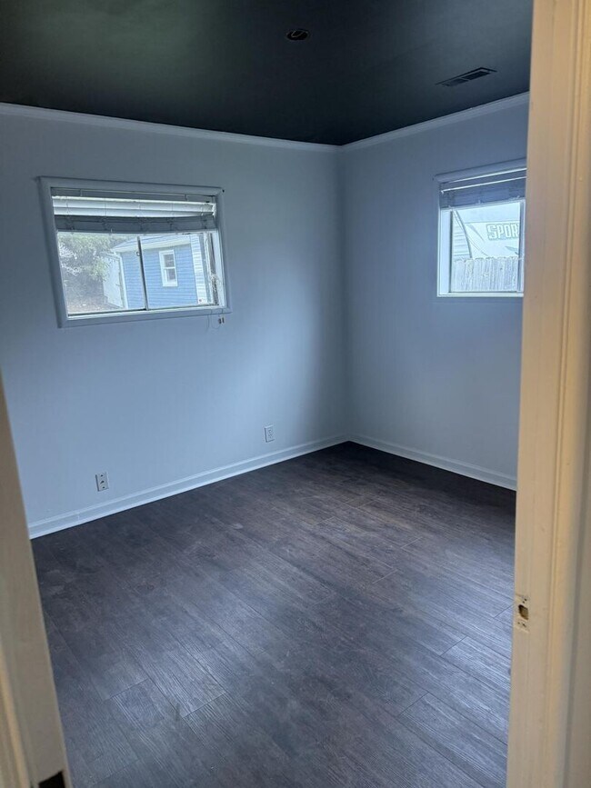 Building Photo - 684 Saratoga Ave