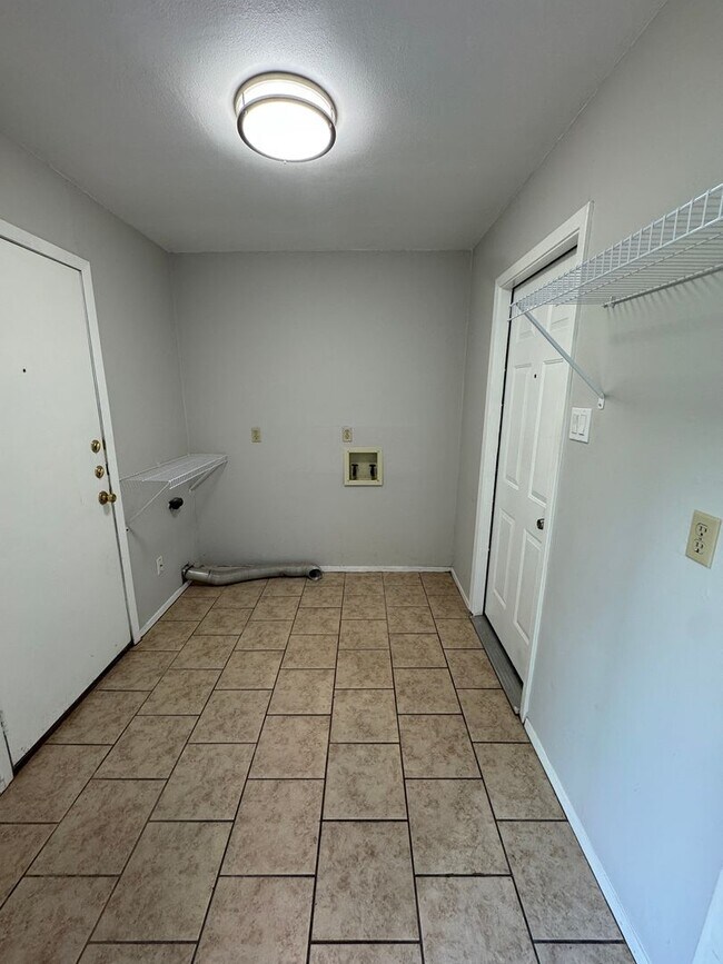 Building Photo - Welcome Home to Peace, Space & Comfort