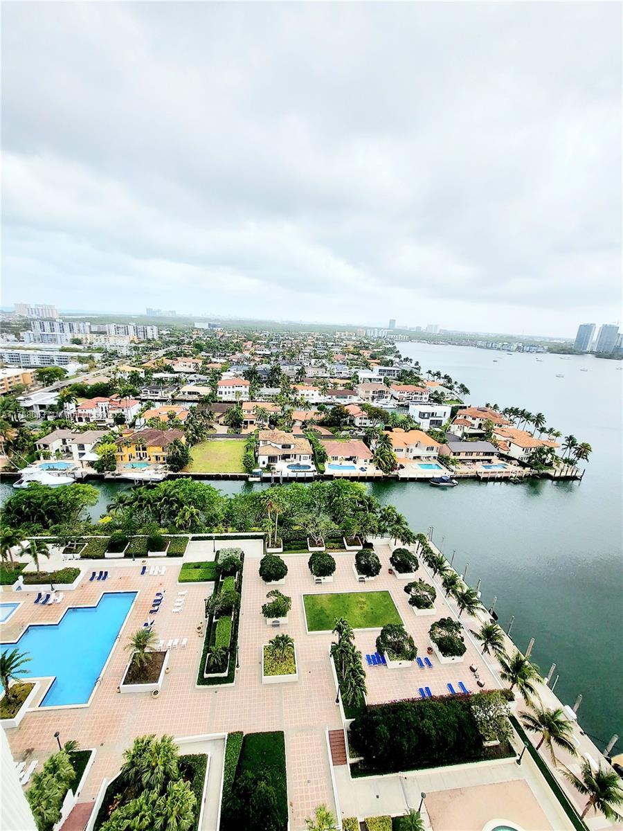 Building Photo - 1000 W Island Blvd