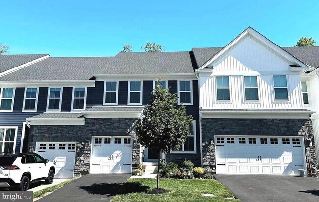 Building Photo - 229 Wynstone Ct