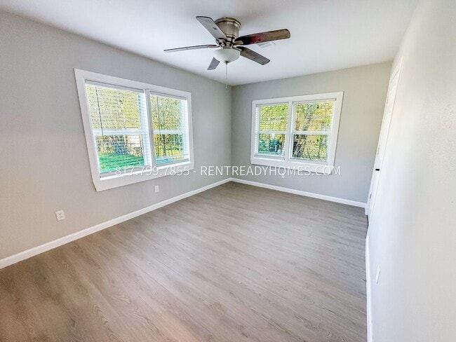 Building Photo - 1400 E 25th St