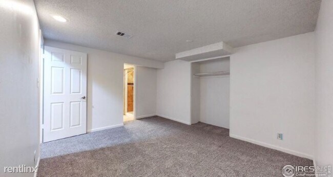 Building Photo - 4 br, 4 bath Townhome - 2814 S Kenton Ct