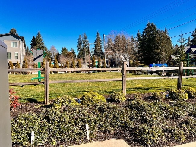 Building Photo - 3Bd/3Ba Lynnwood Townhouse