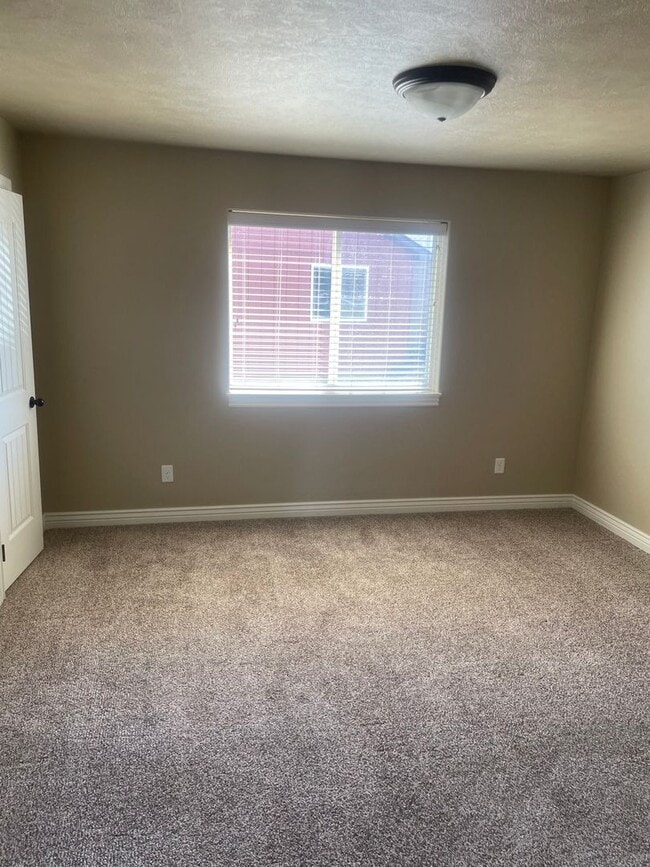Building Photo - Beautiful 3 Bed, 1.5 Bath Townhome for Rent in The Meadows – Rexburg, ID