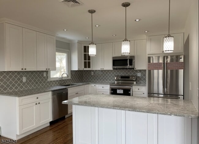 Building Photo - 62 Gless Ave