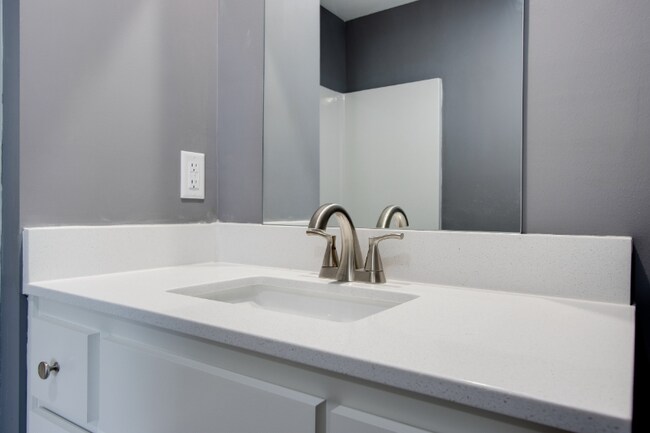 Building Photo - 138 Main St N