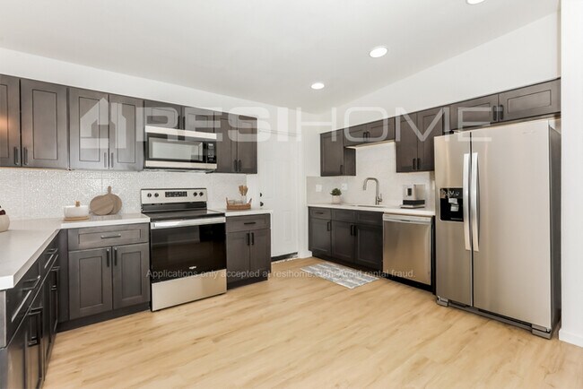 Building Photo - 1314 E Del Rio Dr
