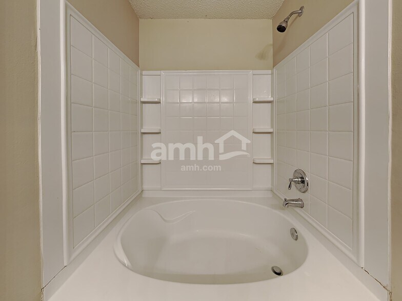 Building Photo - 806 Topsail Dr