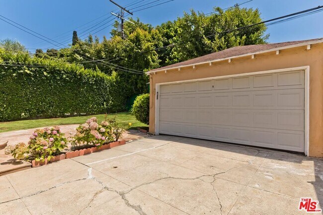 Building Photo - 10574 Ashton Ave