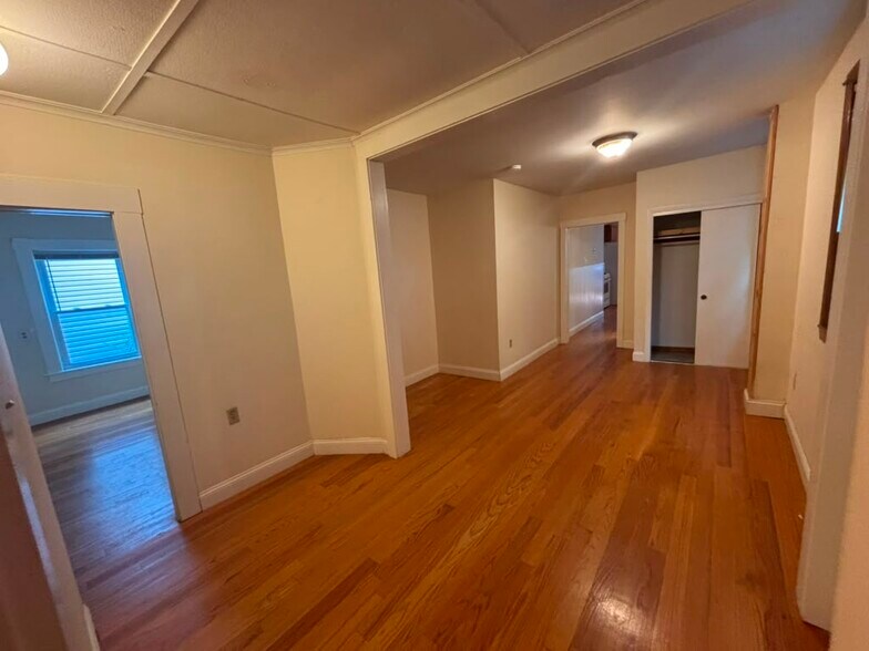 Building Photo - 57 Lakeview Ave