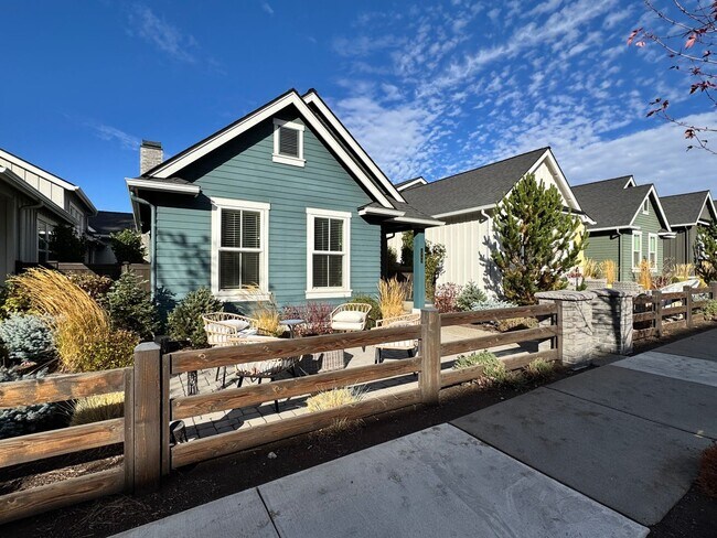 Building Photo - FOR RENT - All Inclusive Owner pays utilities - Furnished 3 bed, 2 bath NorthWest Crossing Townhome