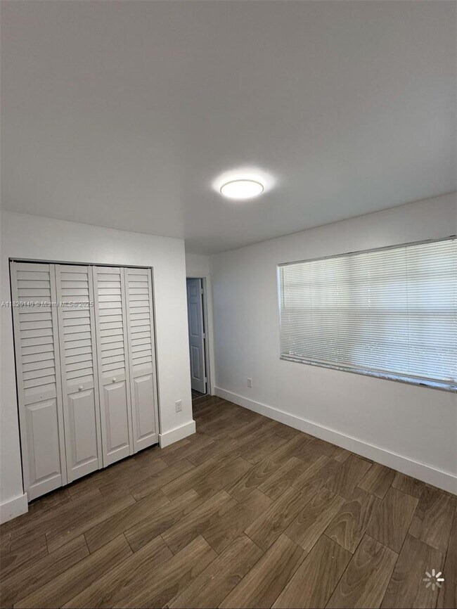 Building Photo - 3 bedroom in Hallandale FL 33009